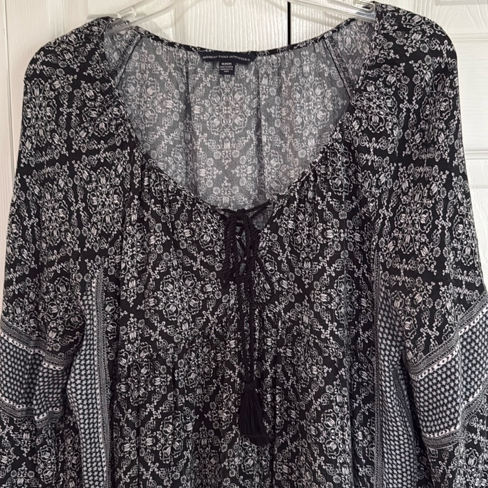 *Gently Worn* American Eagle Black/White Bohemian Floral Peasant Top - Size M